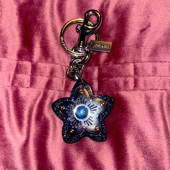 COACH Glitter Resin Wildflower Bag Charm / Keychain - NWOT F35132 Retired. - Picture 3 of 10